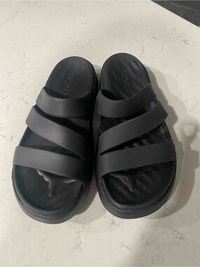 CROCS women’s size 7  Triple-Strap Slide Sandal - Black